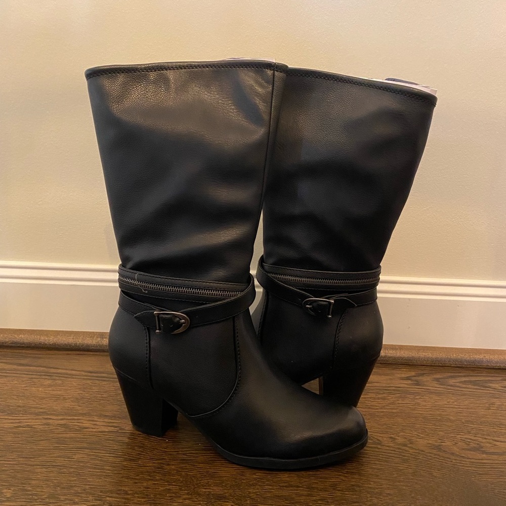 Baretraps black boots brand new in the box